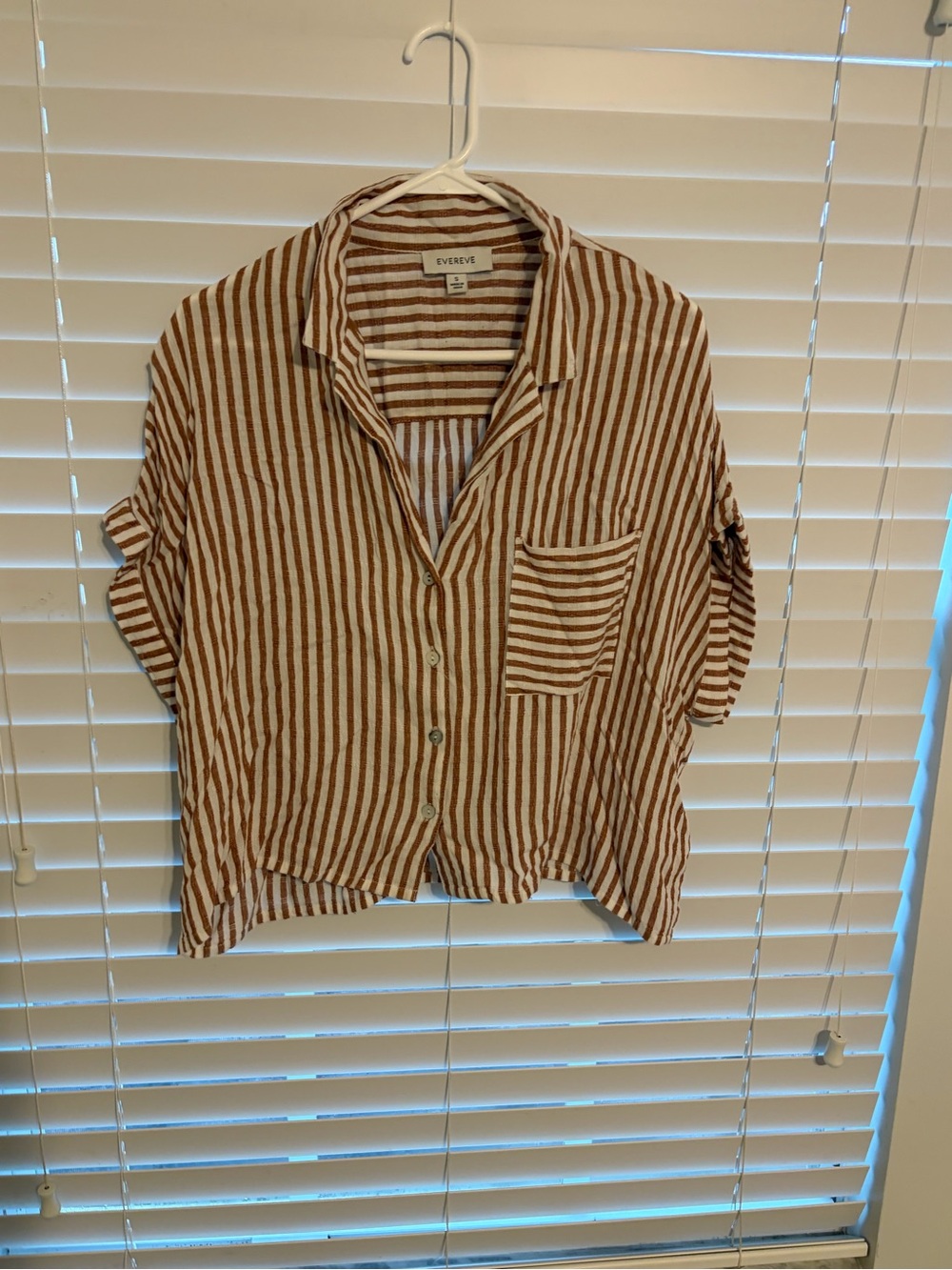 Evereve Brown and White Striped Short Sleeve Button-Down Shirt